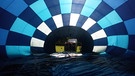 Blick aus der sich aufblasenden Hülle des BAYERN 1 Ballons | Bild: BR/ Wolfgang Schnaiter