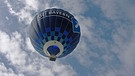 Der BAYERN 1 Ballon steigt in den Himmel | Bild: BR